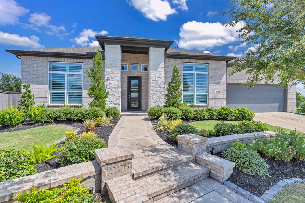 Houston-exterior-house-2-Real-Estate-Photo-by-PRO360