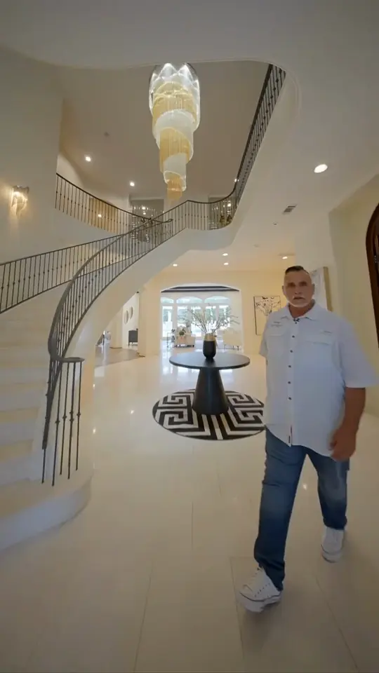 Agent-led high-energy property film